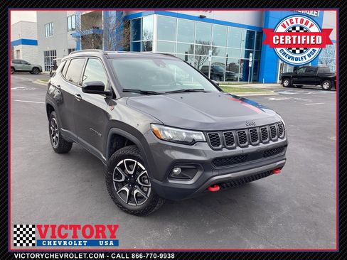 Used 2024 Jeep Compass Trailhawk image 1