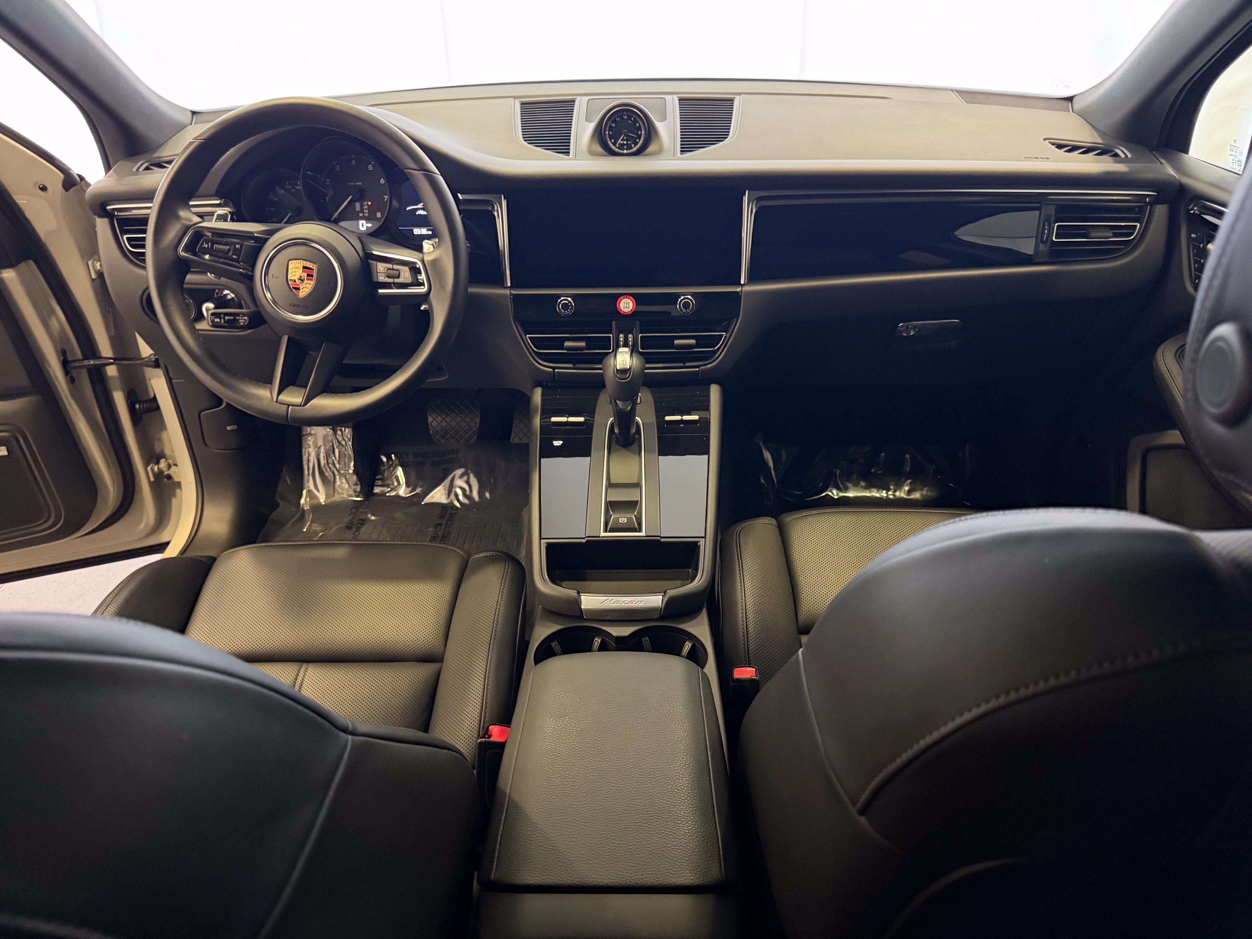Certified 2026 Porsche Macan AWD/4WD image 17