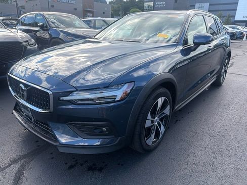 Used 2024 Volvo V60 B5 Cross Country Plus AWD/4WD image 1