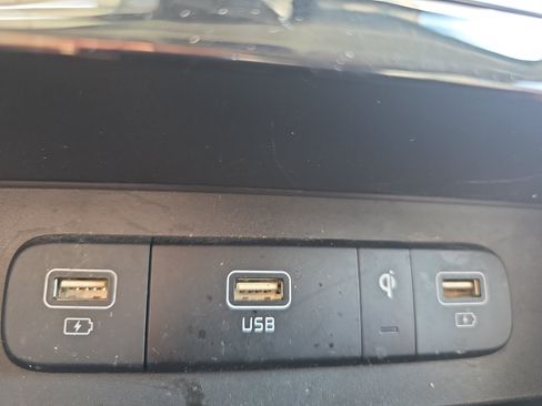 Certified 2024 Kia Carnival EX FWD image 17