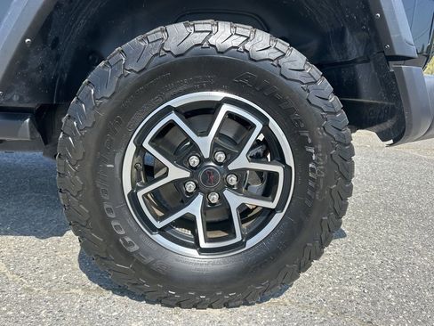 Used 2025 Jeep Wrangler Unlimited Rubicon w/ Convenience Group image 28