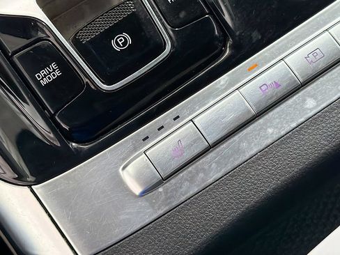 Used 2023 Kia Carnival EX FWD image 21