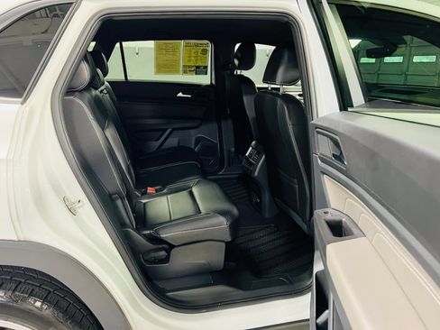 Used 2022 Volkswagen Atlas Cross Sport SE FWD image 34