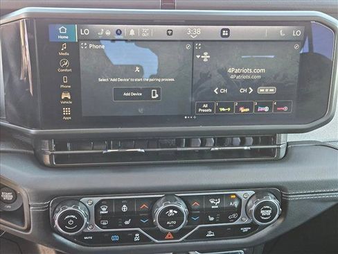 Used 2025 Jeep Wrangler Sahara image 14