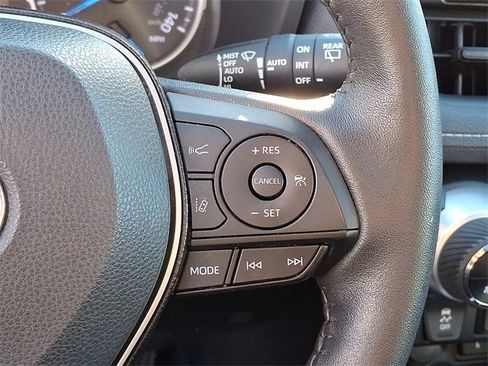 Used 2021 Toyota RAV4 XLE image 23