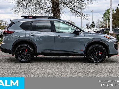 Used 2025 Nissan Rogue SV image 11