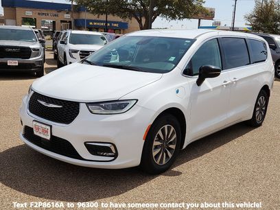 Used 2024 Chrysler Pacifica Select