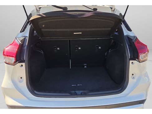 Used 2022 Nissan Kicks SV FWD image 14