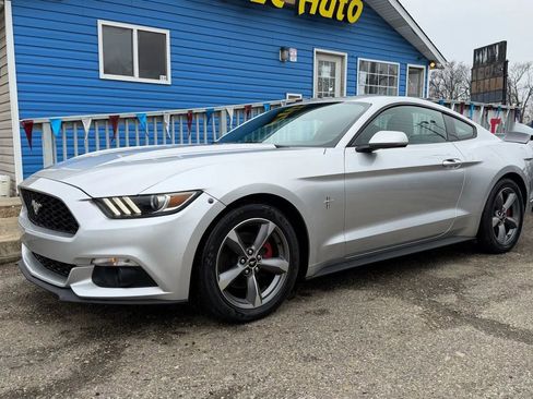 Used 2016 Ford Mustang Coupe image 2