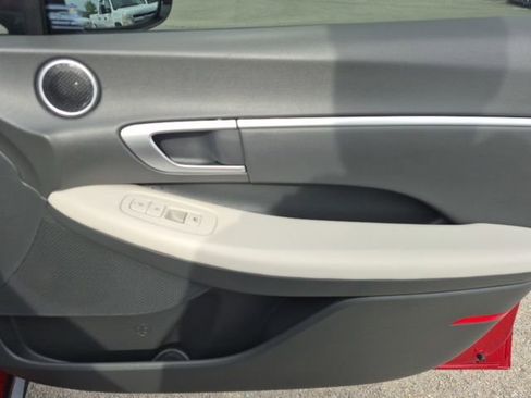 Used 2025 Hyundai Sonata SEL AWD/4WD image 16