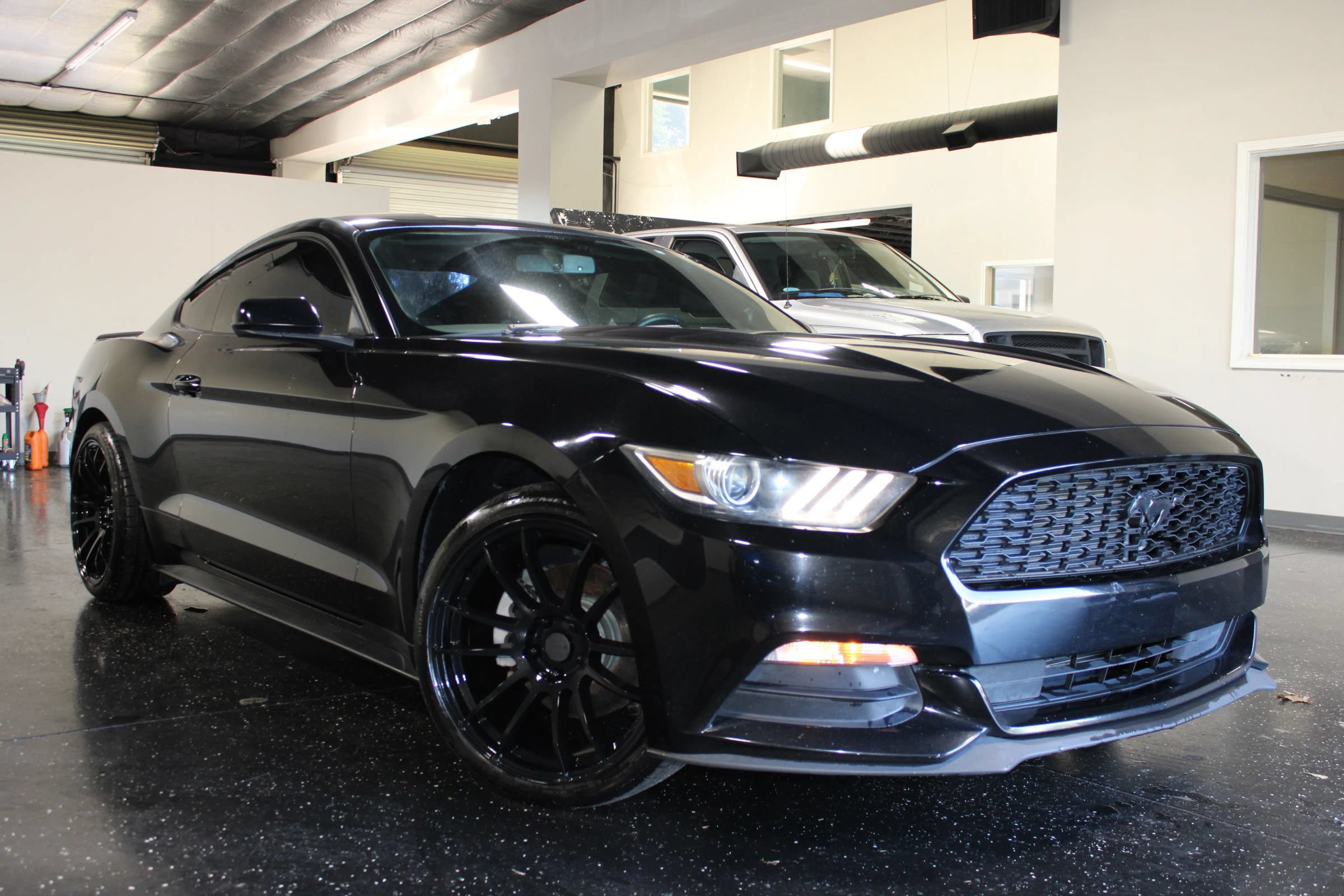 Used 2016 Ford Mustang Coupe RWD image 36