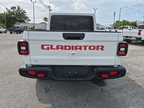 Used 2022 Jeep Gladiator Rubicon w/ LED Lighting Group AWD/4WD image 7