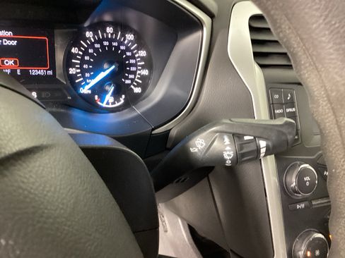 Used 2014 Ford Fusion SE FWD image 21