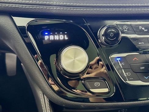 New 2026 Chrysler Pacifica Limited w/ S Appearance Package FWD image 16