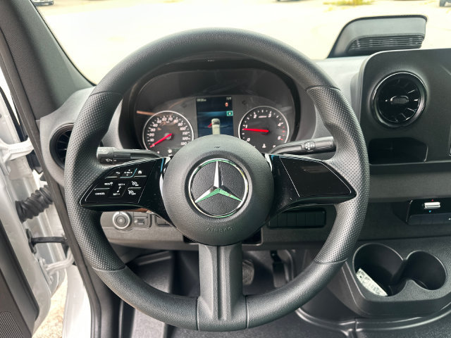 Used 2025 Mercedes-Benz Sprinter 2500 image 31