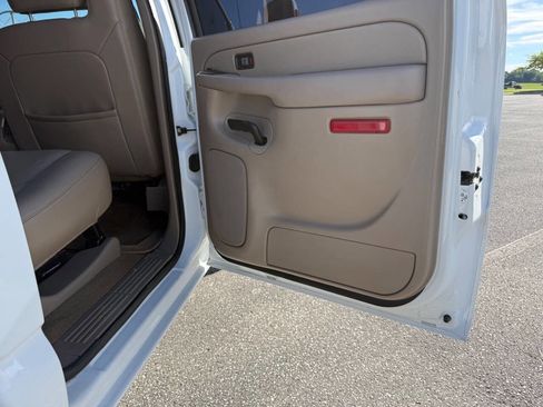 Used 2007 Chevrolet Silverado 2500 LT w/ Heavy-Duty Power Package AWD/4WD image 15