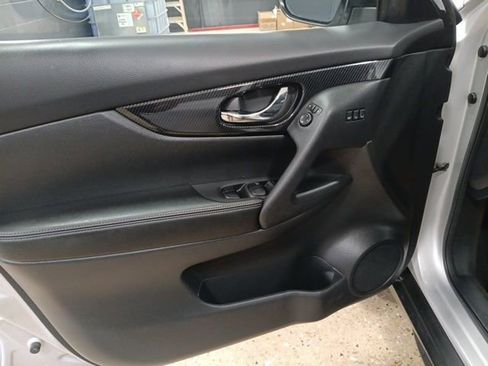 Used 2020 Nissan Rogue SL image 11