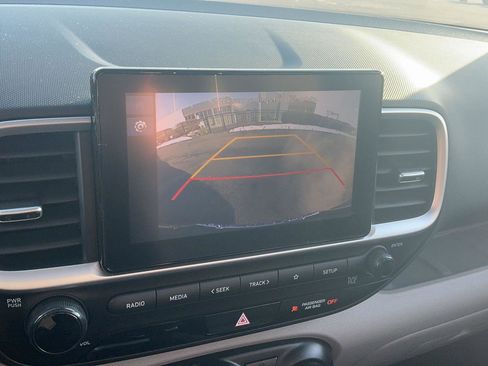 Certified 2024 Hyundai Venue SEL image 21