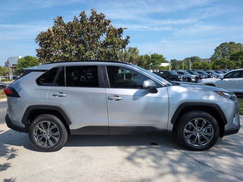 Certified 2022 Toyota RAV4 XLE Premium image 11