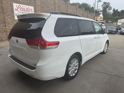 Used 2014 Toyota Sienna XLE w/ Entertainment Package AWD/4WD image 4