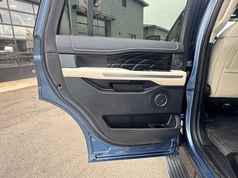 Used 2018 Ford Expedition Platinum image 45