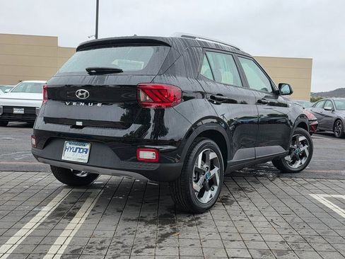 New 2025 Hyundai Venue SEL image 7