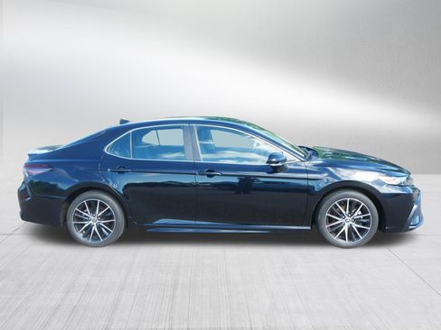 Used 2023 Toyota Camry SE FWD image 8