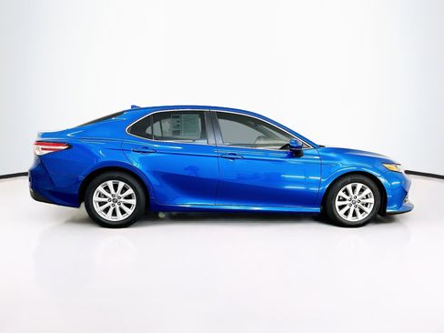 Used 2019 Toyota Camry LE FWD image 10