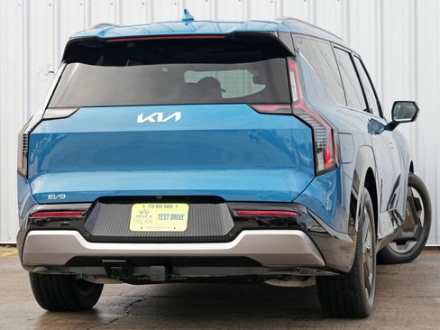 Used 2024 Kia EV9 Land image 5