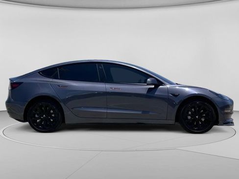 Used 2022 Tesla Model 3 Long Range AWD/4WD image 32