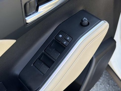 Used 2023 Toyota Highlander XLE FWD image 21