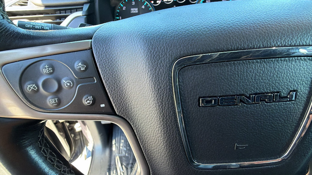 Used 2018 GMC Yukon Denali w/ Denali Ultimate Package AWD/4WD image 19