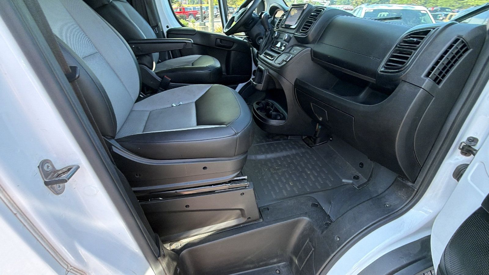 Used 2024 RAM ProMaster 2500 w/ Convenience Group FWD image 19