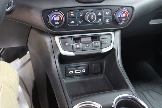 Used 2023 GMC Terrain SLT w/ LPO, Floor Liner Package AWD/4WD image 22