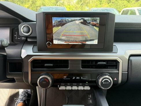 Used 2025 Toyota 4Runner SR5 AWD/4WD image 6