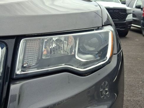 Used 2020 Jeep Grand Cherokee Laredo AWD/4WD image 10