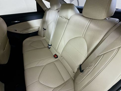 Used 2019 Toyota Avalon Limited image 30