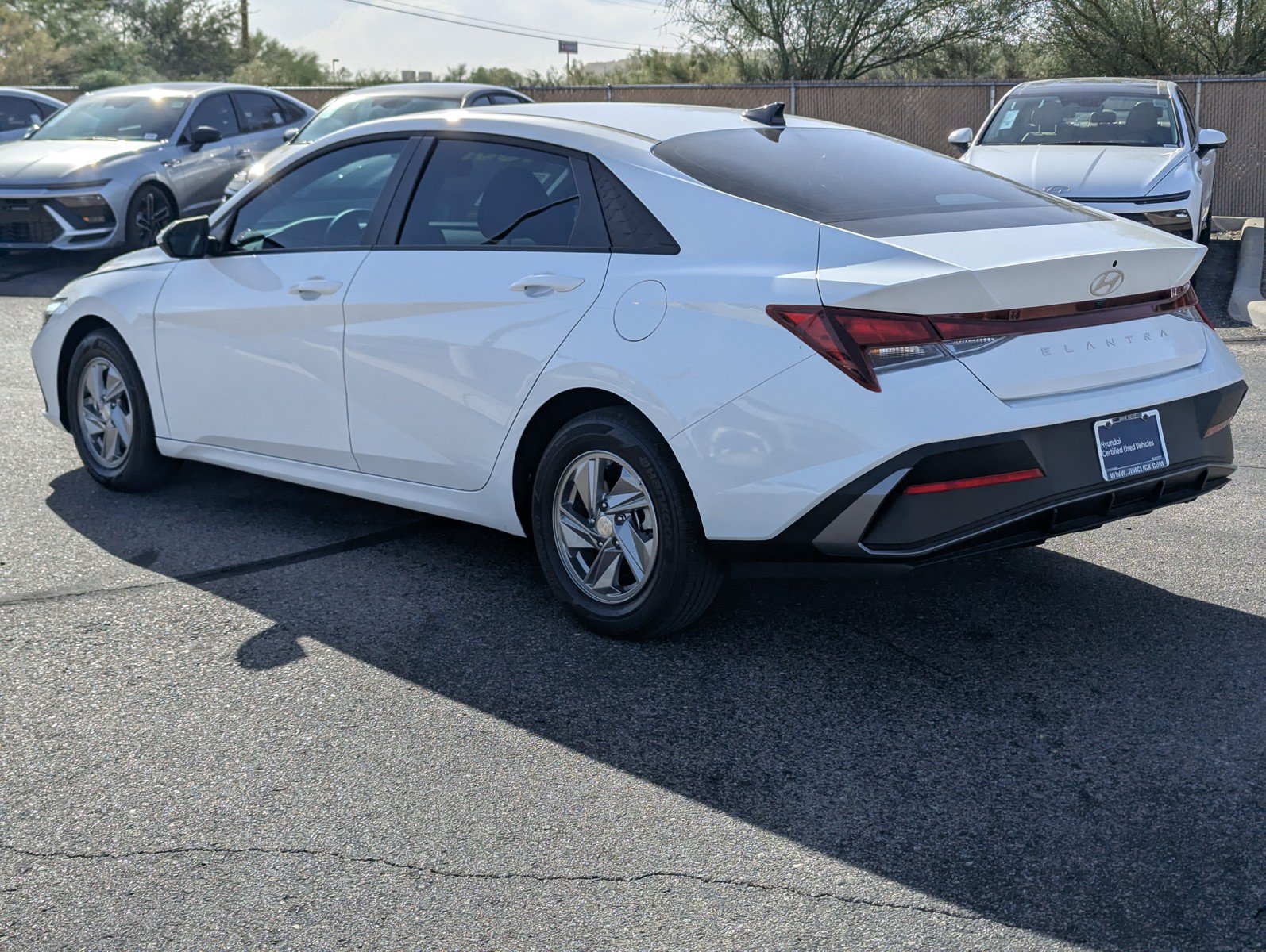 Certified 2026 Hyundai Elantra SE w/ Cargo Package FWD image 4