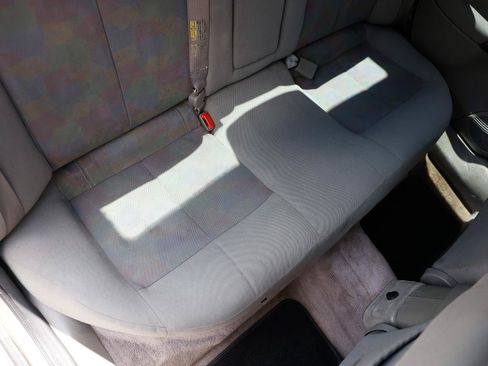Used 2003 Saturn L-Series L200 w/ Audio Pkg I FWD image 12