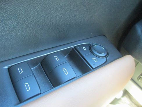 Certified 2025 GMC Canyon AT4 w/ Technology Plus Package image 26