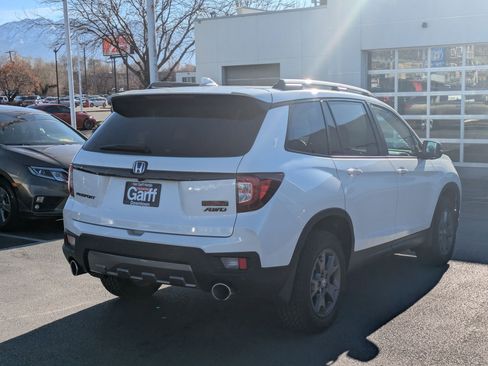 Used 2025 Honda Passport TrailSport image 3