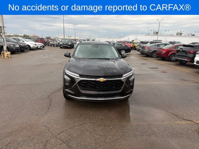 Used 2025 Chevrolet Trax LT FWD image 3