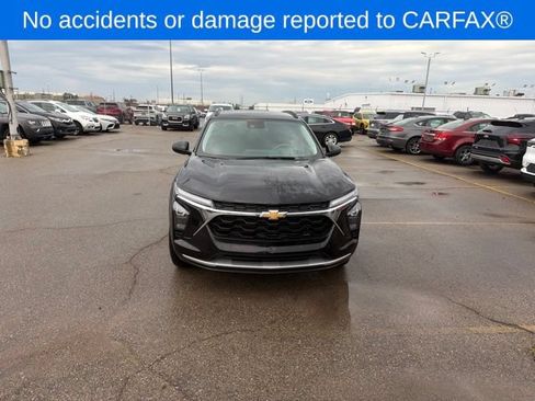 Used 2025 Chevrolet Trax LT FWD image 3