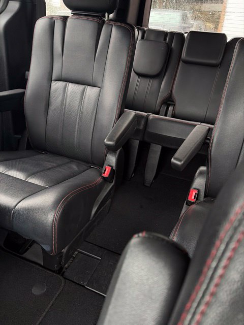 Used 2016 Dodge Grand Caravan R/T w/ Driver Convenience Group FWD image 16