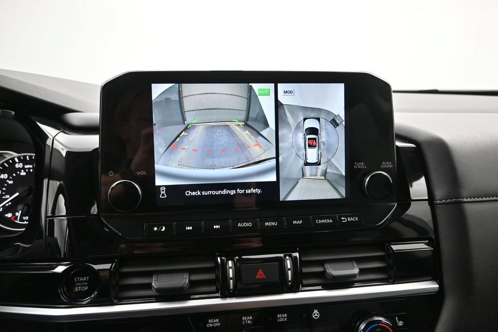 Used 2025 Nissan Pathfinder SL AWD/4WD image 17