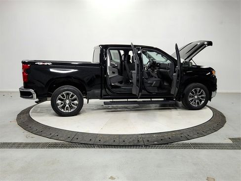 Used 2024 Chevrolet Silverado 1500 LT image 16
