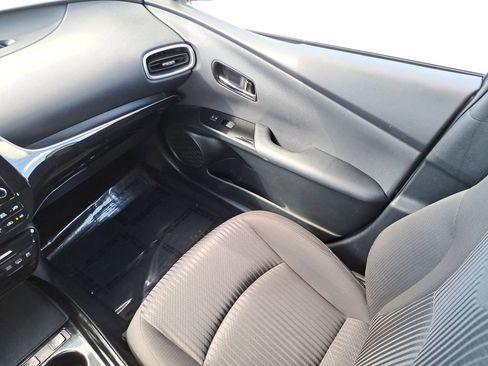 Used 2022 Toyota Prius Prime LE image 12