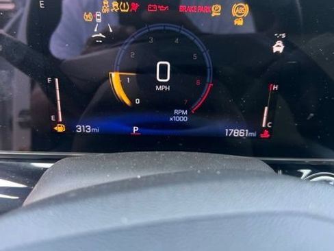 Used 2024 Chevrolet Trax RS w/ Sunroof Package FWD image 6