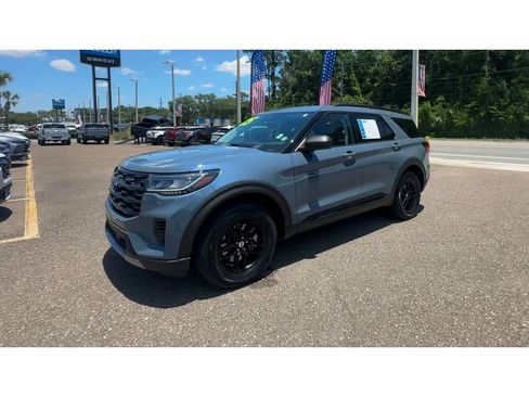 Used 2025 Ford Explorer Active RWD image 4