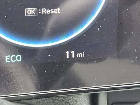 Used 2025 Hyundai Elantra Limited image 13